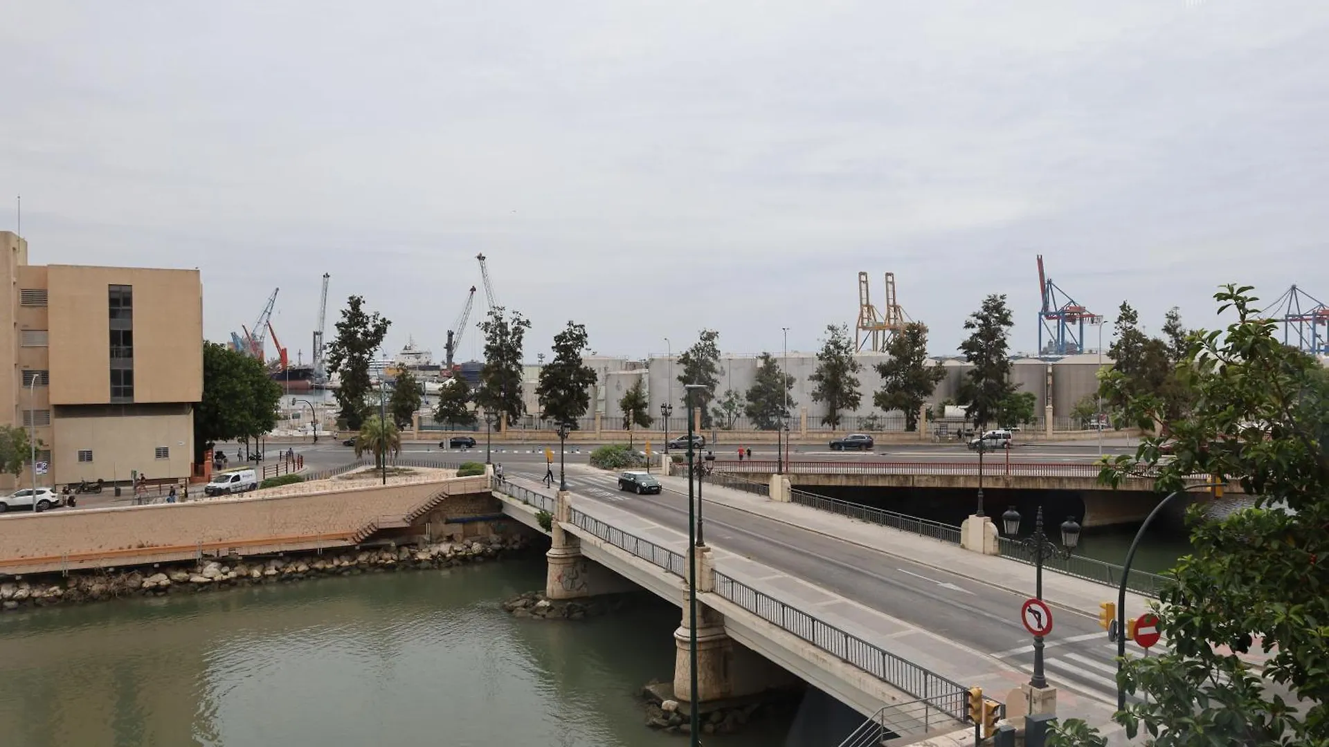 Luminoso Apartamento Frente Al Puerto Málaga 0*,  İspanya